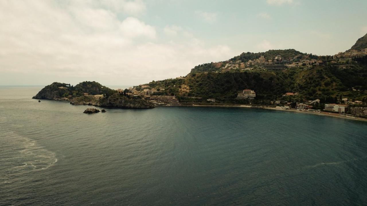 Mare Roccia Beachfront Apartment Taormina Bagian luar foto