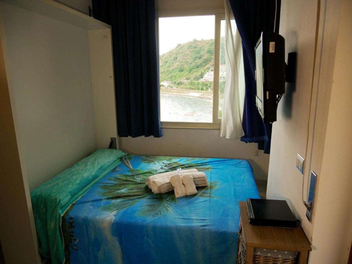 Mare Roccia Beachfront Apartment Taormina Bagian luar foto